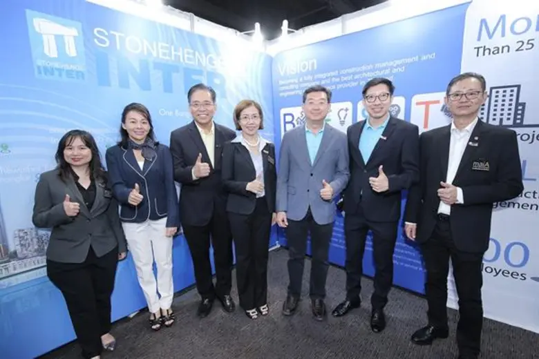 นายไพรัช เล้าประเสริฐ (ที่ 3 จากขวา) ประธ...