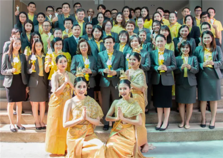 ดร.ศิริพงศ์ รักใหม่ (แถวหน้า ที่ 5 จากซ้า...