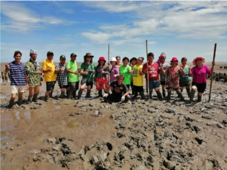 ตัวแทนชุมนุมสหกรณ์ชาวสวนยางพารา จังหวัดจันทบุรี เดินทางเยี่ยมชมสถานที่ติดตั้งไม้โกงกางเทียม “ซีออส” ณ สถานตากอากาศบางปู จังหวัดสมุทรปราการ