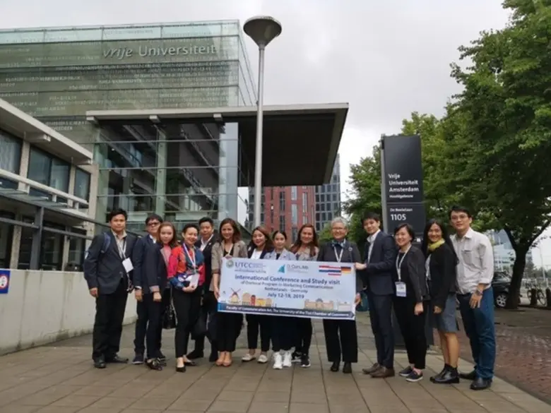 ป.เอก นิเทศฯม.หอการค้าไทยบินลัดฟ้าโชว์ผลวิจัยชาวยุโรป พร้อมผลิตดุษฎีบัณฑิตรับใช้สังคม