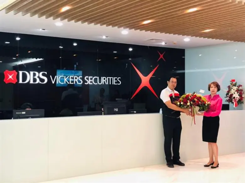 คุณภัทธีรา ดิลกรุ่งธีระภพ ประธานเจ้าหน้าท...