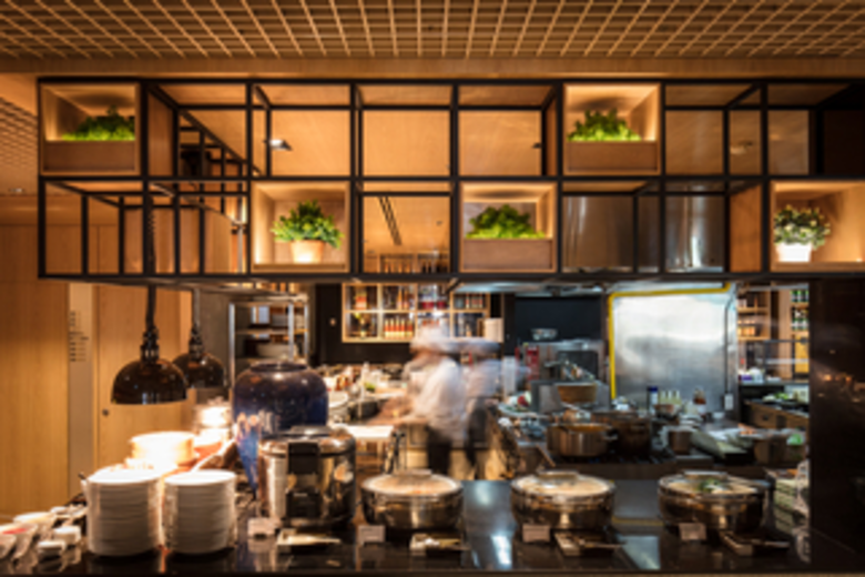 ตอบแทนพระคุณแม่ด้วยอาหารมื้อพิเศษในช่วงวันแม่แห่งชาติ พร้อมรับของที่ระลึกแทนความรักจากลูก ณ ห้องอาหารจินเจอร์ โรงแรมฮอลิเดย์ อินน์ กรุงเทพฯ