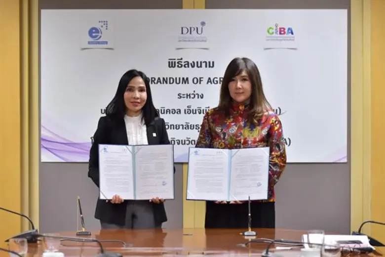 ดร.พัทธนันท์ เพชรเชิดชู รองอธิการบดีสายภา...