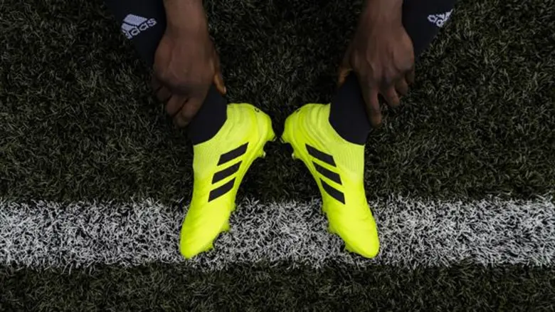 อาดิดาส ฟุตบอล เปิดตัว “ฮาร์ด ไวด์ แพ็ค” ปลดปล่อยสีสันจัดจ้านต้อนรับฤดูกาลใหม่ของเหล่าครีเอเตอร์