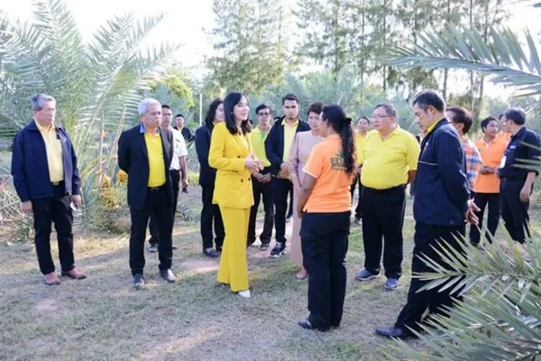 “รมช.มนัญญา” เปิดงานตลาดอินทผลัมเมืองย่าโม หนุนพัฒนาศักยภาพการแปรรูปอินทผลัมผลสด สายพันธุ์บาฮี พร้อมเชื่อมโยงการตลาด - แหล่งท่องเที่ยวเชิงเกษตร ดันเกษตรกรตัวจริงพบผู้บริโภค