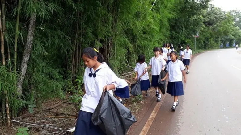 ภาพข่าว: ดั๊บเบิ้ล เอ ร่วมกับชุมชนทำความดี บำเพ็ญประโยชน์