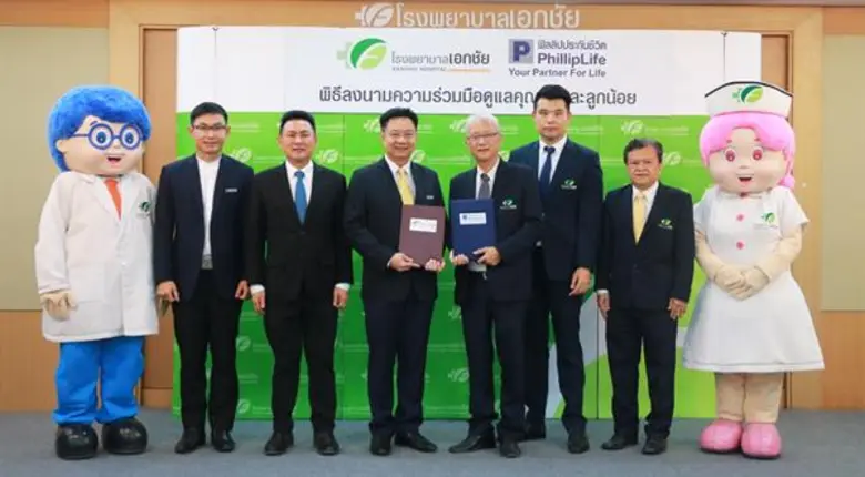 นพ.อำนาจ เอื้ออารีมิตร(ที่ 3 จากขวา) ผู้อ...