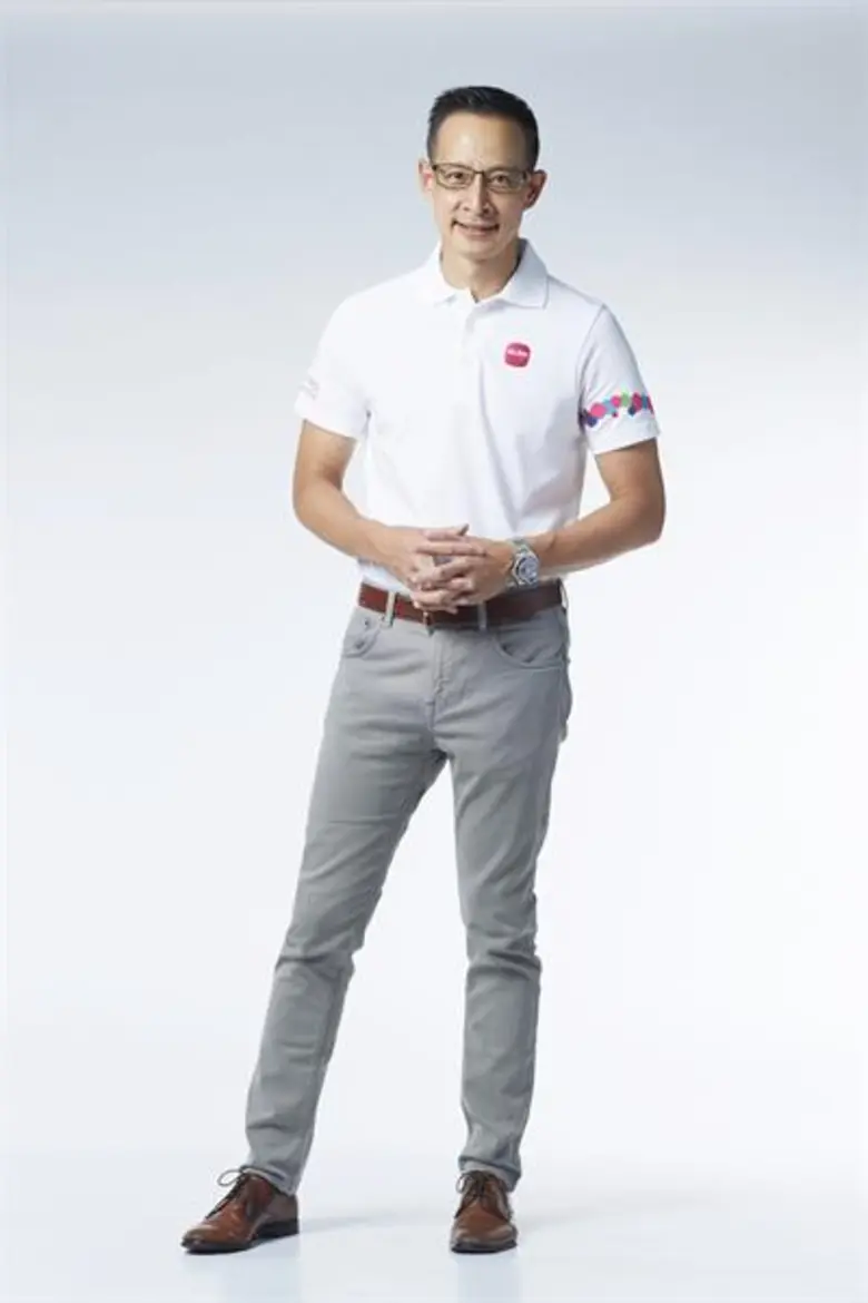 นายสาระ ล่ำซำ กรรมการผู้จัดการและประธานเจ...