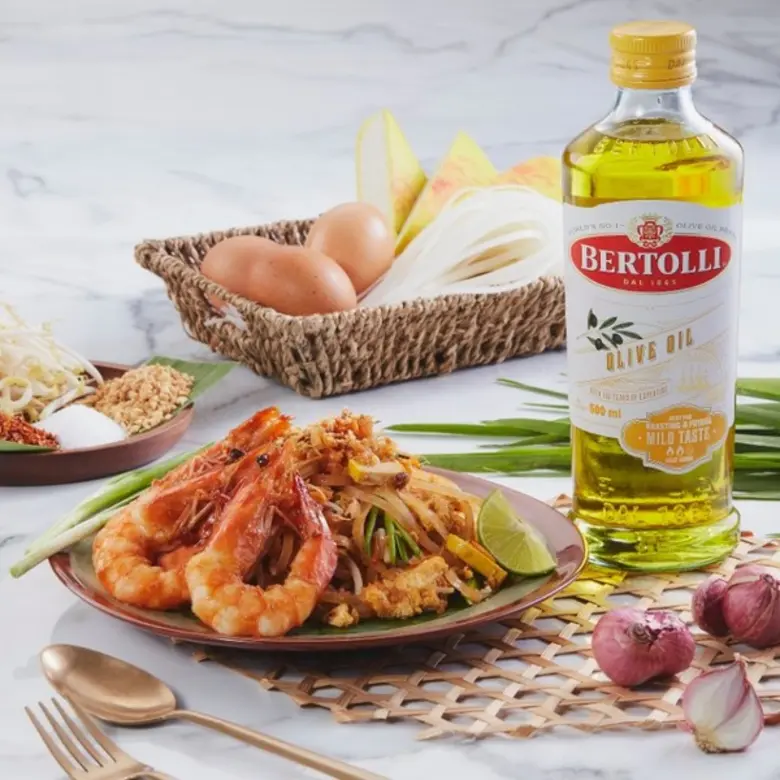 แสงแดดอ่อนๆ ยามเย็นจากดวงอาทิตย์ที่กำลังล...