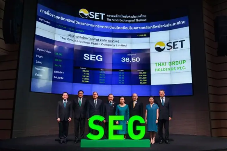 นายเจริญและคุณหญิงวรรณา สิริวัฒนภักดี ประ...