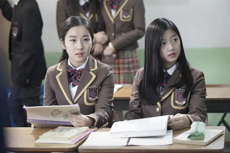 “โทมินจูน” หนุ่มมนุษย์ต่างดาวผู้คว้าใจสาว ทั่วโลกมาแล้ว !! ในซีรี่ย์สุดดัง My love from the star คอซีรี่ย์เตรียมรอดู จิกหมอนรอฟินอีกครั้งได้เลย ทางช่อง 13