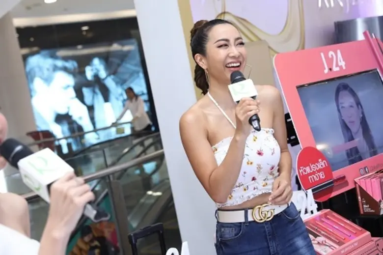 'ฟิล์ม ธนภัทร’ แท็กทีม 'จ๋า– เจนิส’ สร้างสีสันและประสบการณ์โลกแห่งบิวตี้ ในงาน 'ROBINSON BEAUTY WORLD 2019’