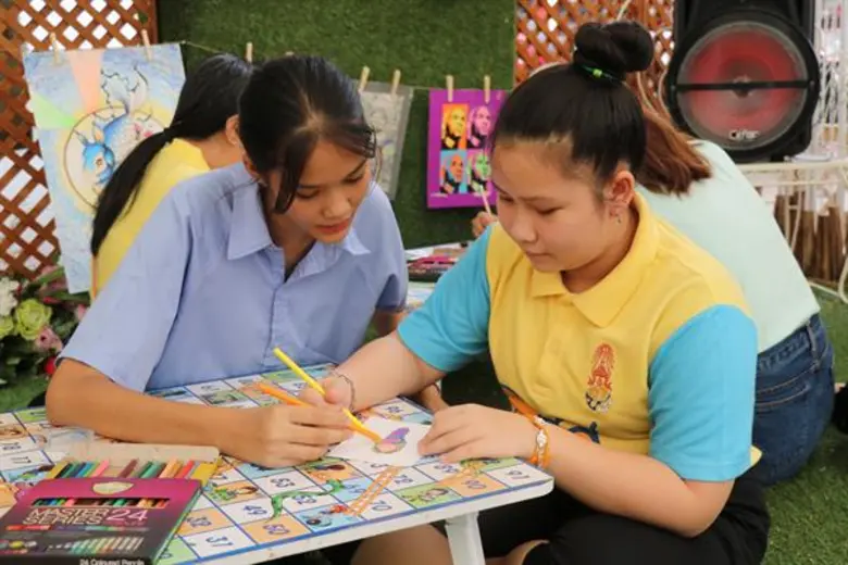 วิทยาลัยบริหารธุรกิจและการท่องเที่ยวกรุงเทพเปิดสอนการทำสติ๊กเกอร์ไลน์ ตอบโจทย์สังคมยุคใหม่ใน โลกออนไลน์