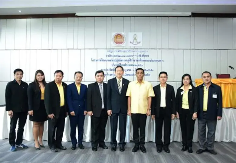 เรืออากาศโท สมพร ปานดำ ผู้อำนวยการสำนักมา...