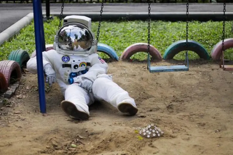 โซเชียลแตกตื่น! พบมนุษย์อวกาศเดินรอบกรุงเทพ “The TOYS” เผยเตรียมค้นหาคำตอบเร็ว ๆ นี้