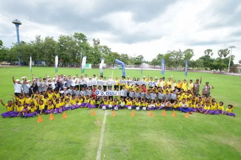 อลิอันซ์ อยุธยา สานฝันปันสนามฟุตบอลให้น้อ...