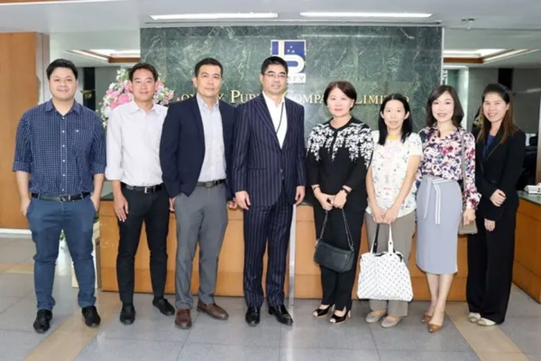 คุณเฉลิมโชค ล่ำซำ (ที่4จากซ้าย) กรรมการผู...