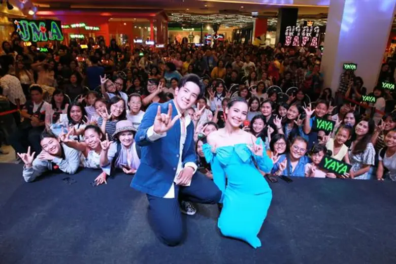 ฟินหนักมาก “ญาญ่า - เจมส์ มาร์" จัดเต็มมินิคอนเสิร์ตเอาใจแฟนคลับชาวระยอง ในงาน “Fan Meet with Urassaya & James ma @Passione”