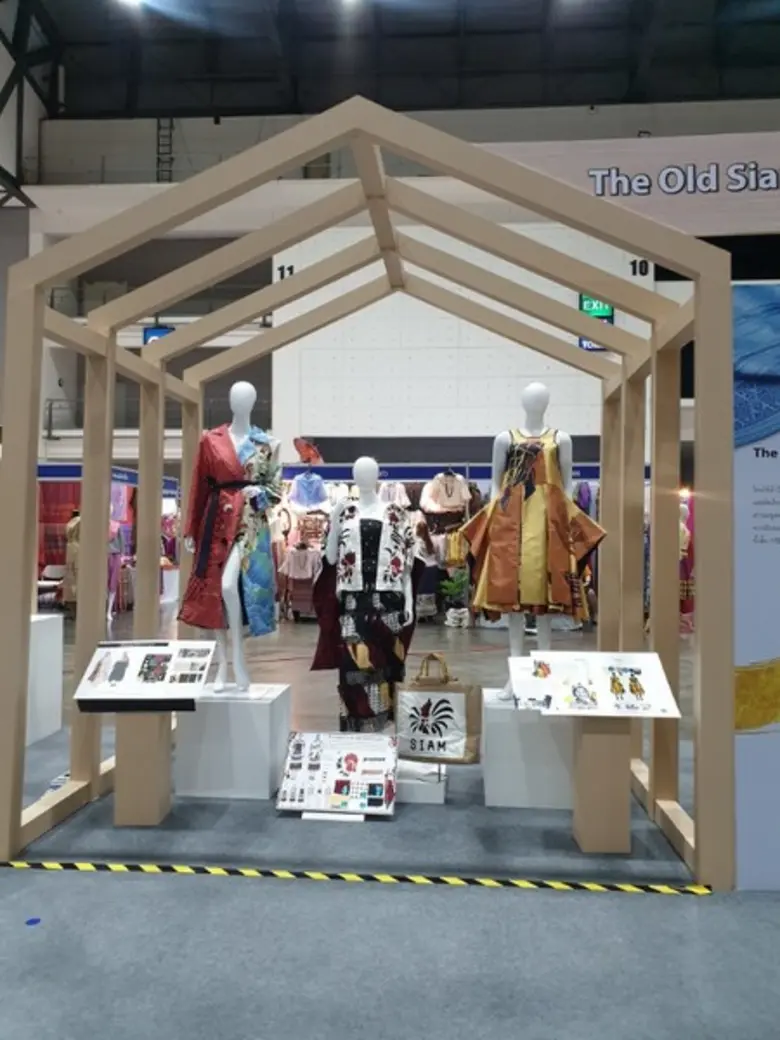 ดิโอลด์สยามร่วมกับกรมหม่อนไหม จัดนิทรรศการ “รักษ์ไหมไทย” และการแสดงแฟชั่นโชว์ภายใต้แนวคิด “ผ้าไทย ใส่ได้ทุกวัน” The Old Siam Young Designer Award 2019