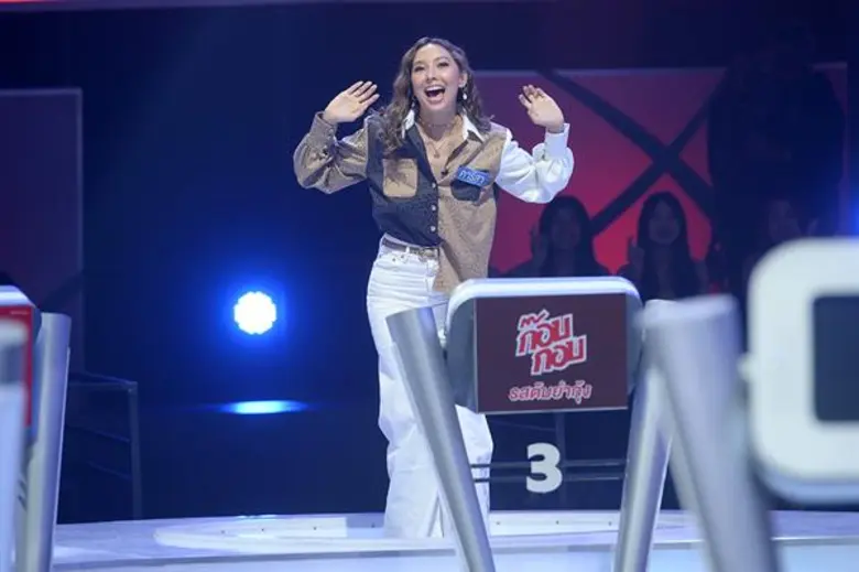 ทีวีไกด์: รายการ "ตกสิบหยิบล้านกำลัง 2 STILL STANDING THAILAND"  “คารีสา” แผลงฤทธิ์! โชว์สกิลภาษาไทยหวังงัด “แตงโม นิดา” ร่วง! ใน “ตกสิบหยิบล้านกำลัง2”