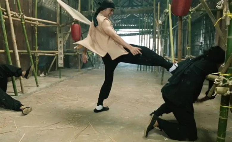 “ไต้ฝุ่น” มวยกังฟูล้ำเลิศ ขนมาทุกกระบวนท่า ปะทะ 1 ต่อ 10 ใน “สายบู๊ ฟัด จัด หนัก”