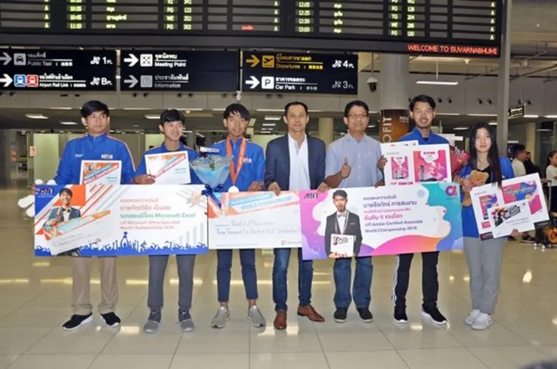 ที่อาคารผู้โดยสารขาเข้าระหว่างประเทศท่าอา...