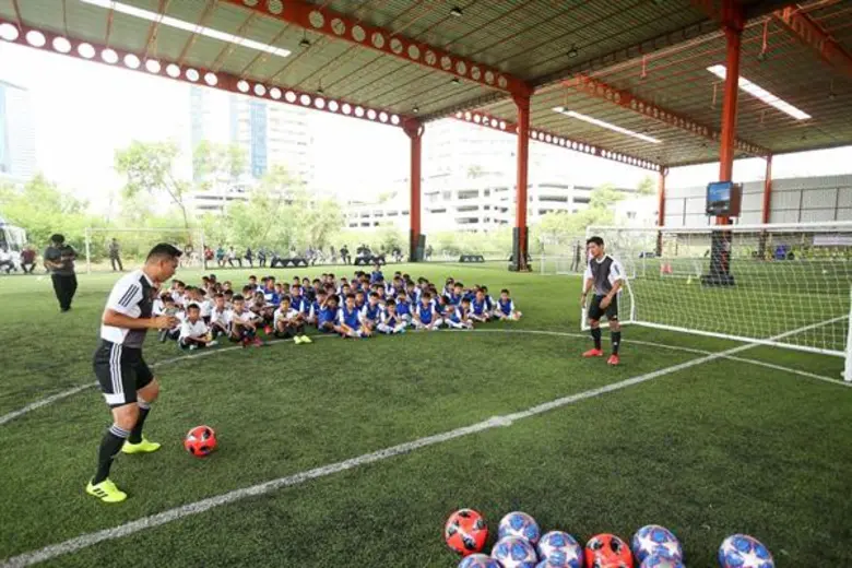 อาดิดาส จัดกิจกรรม “อาดิดาส ฮาร์ด ไวด์ ยูธ ฟุตบอล คลีนิค” ดึง “โค้ชซิโก้” จัดเทรนนิ่งเสริมทักษะฟุตบอลให้กับแข้งเยาวชน