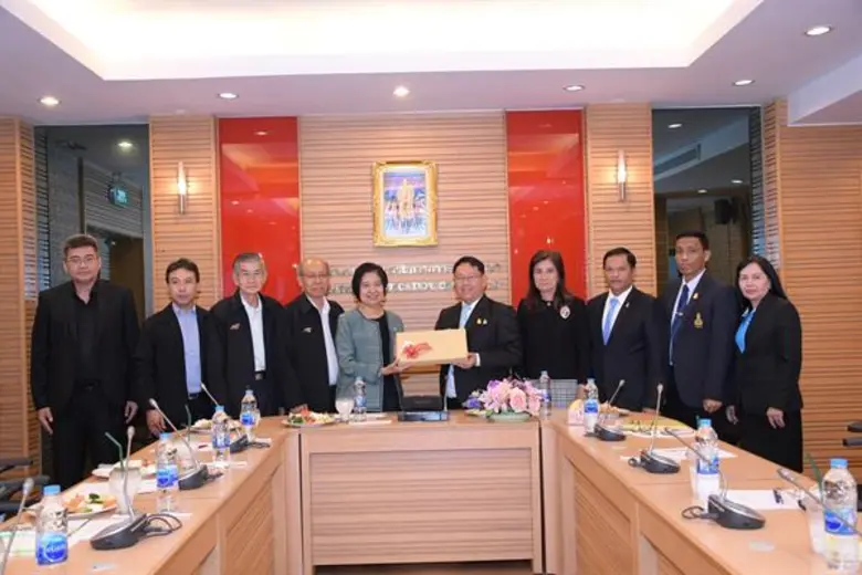 ดร.บุญรักษ์ ยอดเพชร เลขาธิการคณะกรรมการการอาชีวศึกษ...