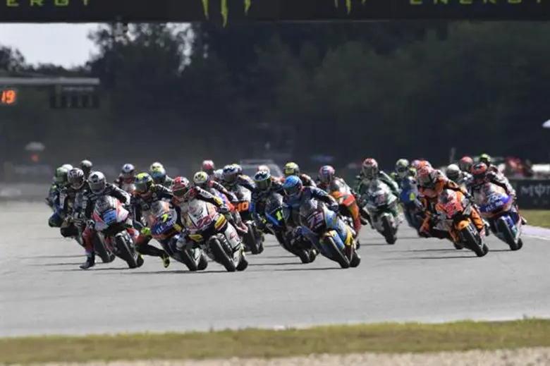 Alex Marquez ได้ขึ้นเป็นผู้นำการแข่งขันรถ...