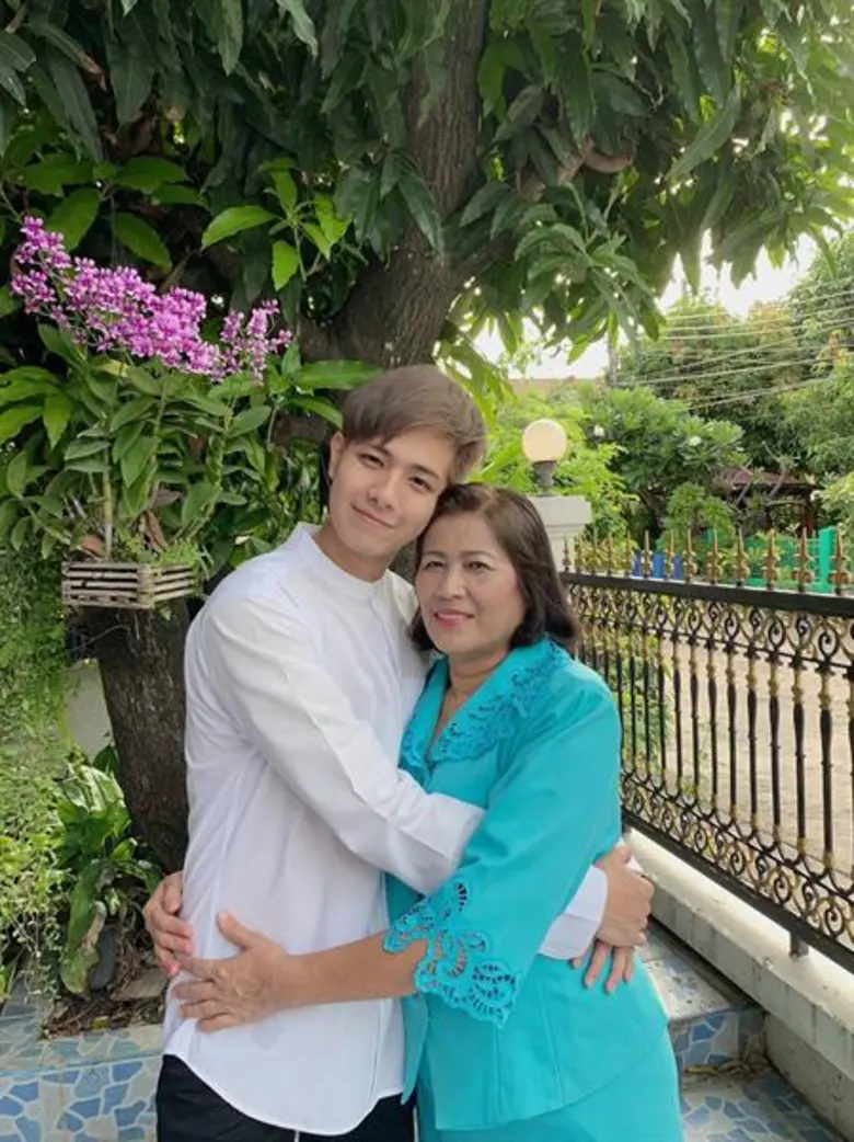 ผู้ประกาศ-นักแสดง “โมโน กรุ๊ป” ร่วมบอกรักแม่