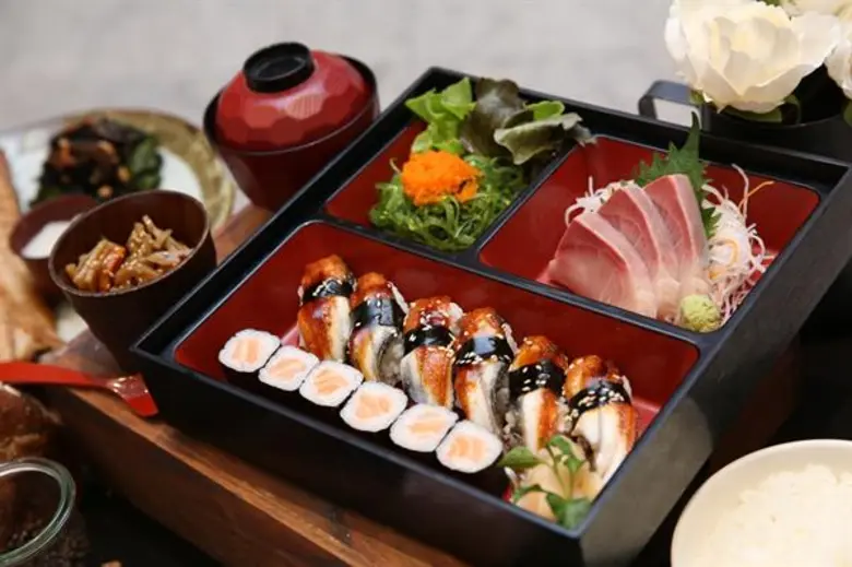 ซีพีเอ็น เอาใจสายกิน อิ่มคุ้ม ลุ้นอร่อยฟรี กับแคมเปญ “The 1 ลุ้นเลี้ยงยกโต๊ะ มายกแก๊ง”  ขนทัพร้านอาหารดัง มอบส่วนลดสูงสุด 1,000 บาท  ระหว่างวันที่ 8 ส.ค. – 9 ก.ย. 2562 (เฉพาะวันจันทร์-ศุกร์) ที่ศูนย์การค้าเซ็นทรัลทุกสาขา