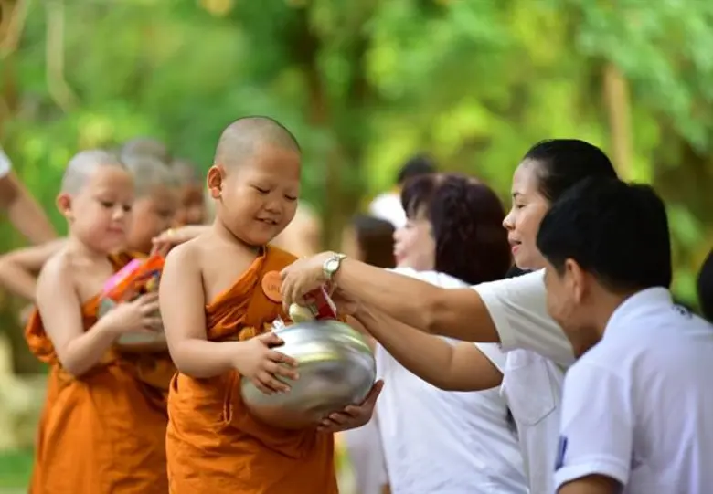 ก้าวสู่เส้นทางพุทธบุตรครั้งหนึ่งในชีวิต…สามเณรปลูกปัญญาธรรม ปี 9 เตรียมสัญจรสู่กรุงเก่า “พระนครศรีอยุธยา” เปิดรับสมัครแล้ว... วันนี้ – 31 ธ.ค. 62 ทาง www.truelittlemonk.com/apply
