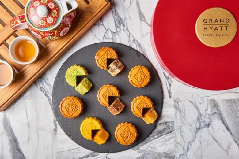 เฉลิมฉลองเทศกาลขนมไหว้พระจันทร์ 2562 โรงแรมแกรนด์ ไฮแอท เอราวัณ กรุงเทพฯ ระหว่าง 1 สิงหาคม – 13 กันยายน 2562 วางจำหน่ายที่ห้องอาหาร เอราวัณ เบเกอรี่ และ ห้องอาหารเอราวัณ ที รูม