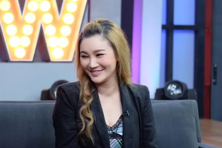 เป็นนักร้องเสียงดีที่มีเพลงติดหูมากมาย สำ...