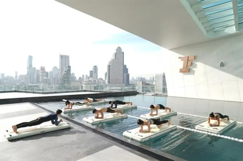 ฟิตเนส เฟิรส์ท คลับไอคอน มิติใหม่แห่งการออกกำลังกาย!! รวมทุกความเป็นที่สุดกับ ดีไซน์สุดหรู นวัตกรรมสุดล้ำ คลาสออกกำลังกายครั้งแรกในเมืองไทย บนพื้นที่กว่า 4,000 ตรม. ริมน้ำเจ้าพระยา