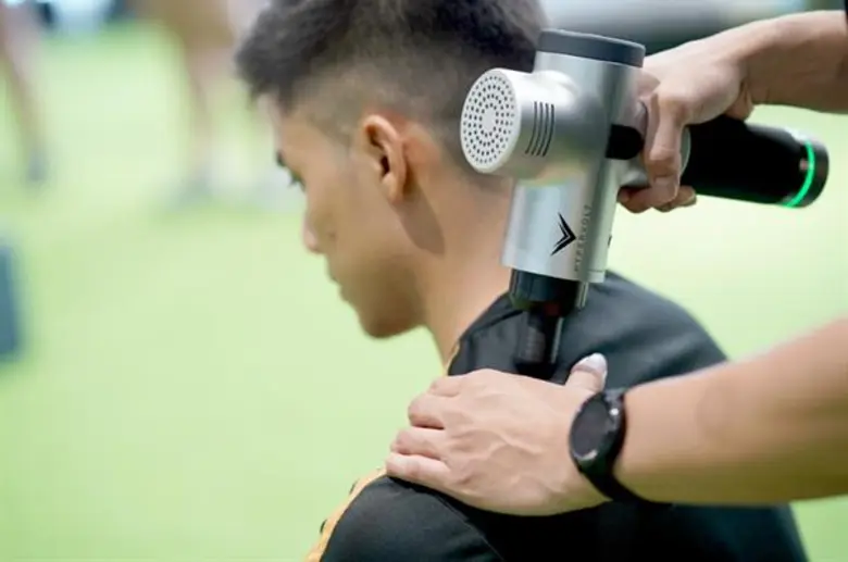 ฟิตเนส เฟิรส์ท คลับไอคอน มิติใหม่แห่งการออกกำลังกาย!! รวมทุกความเป็นที่สุดกับ ดีไซน์สุดหรู นวัตกรรมสุดล้ำ คลาสออกกำลังกายครั้งแรกในเมืองไทย บนพื้นที่กว่า 4,000 ตรม. ริมน้ำเจ้าพระยา