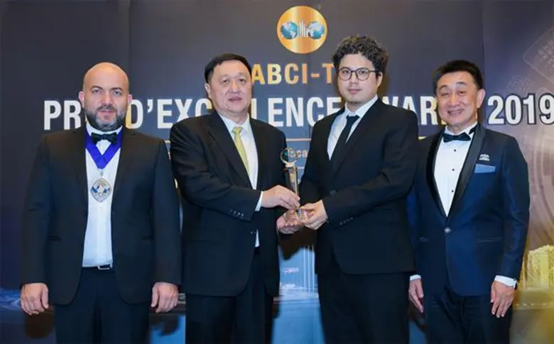 คุณปิติภัทร บุรี (ที่ 2 จากขวา) กรรมการผู...