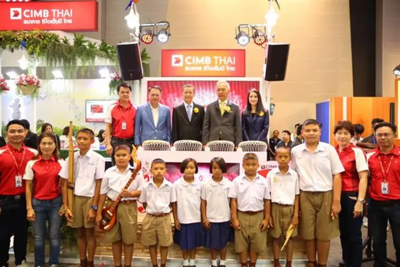 นายสุวัจน์ ลิปตพัลลภ อดีตรองนายกรัฐมนตรี ...