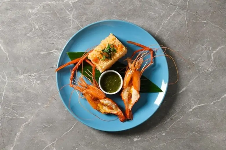 ข้าวหอมมะลิแสนนุ่มผัดกับซอสมันกุ้งสุดพิเศษ เสิร์ฟพร...