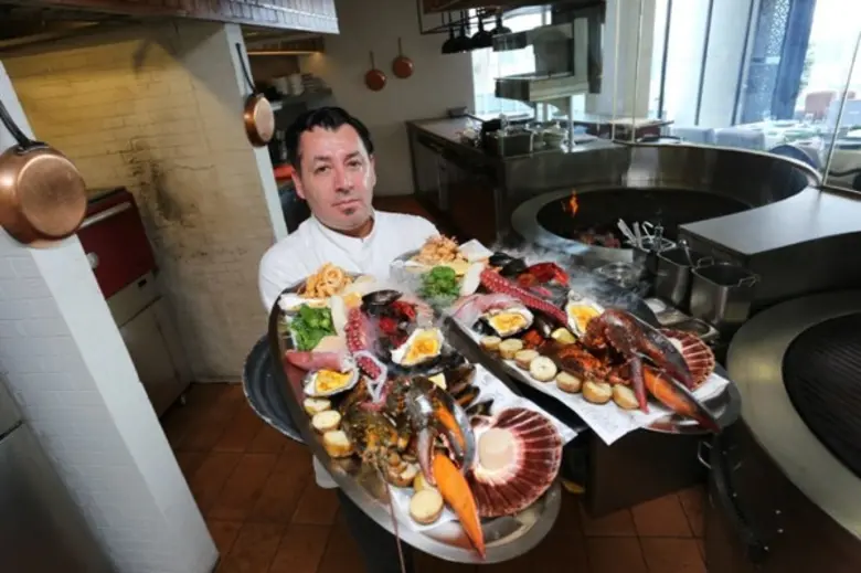 เชฟซานโดร อากิเรลา หัวหน้าพ่อครัวใหญ่ประจ...