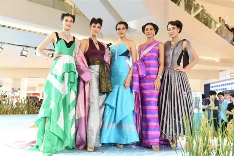 ชวนเที่ยวสไตล์ฮิป เสพงานศิลป์ทรงคุณค่า เพลินกับกิจกรรมวัฒนธรรม สืบสานมรดกผ้าไหมไทย ในงาน “ทรัพย์แผ่นดิน ศิลป์สยาม : Thai Treasures” นิทรรศการสมบัติอันล้ำค่าของชาติ