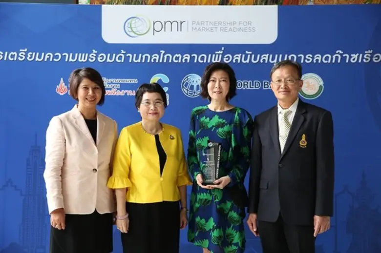 นางสาวสิริวรรณ เสริมชีพ ผู้จัดการทั่วไปสา...