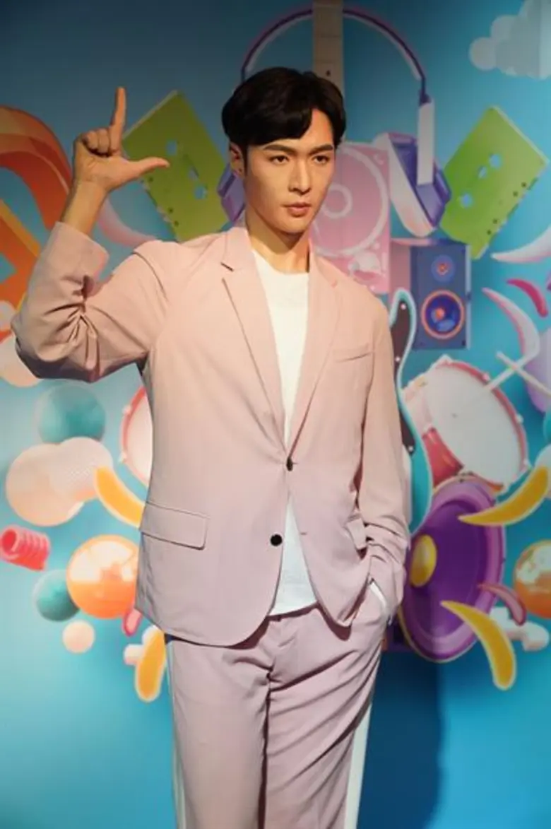 หุ่นขี้ผึ้ง “เลย์ EXO” บุกมาดามทุสโซ กรุงเทพฯ ต้อนรับคอนเสิร์ตเดี่ยวครั้งแรกในไทย!