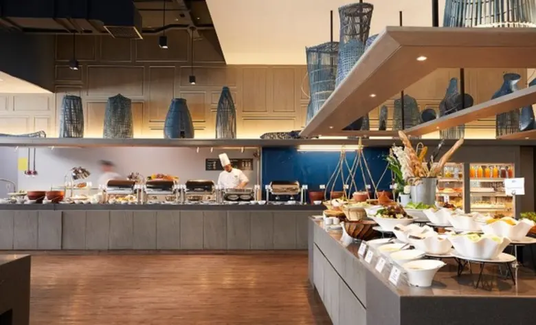 โรงแรมเซ็นทรา บายเซ็นทาราศูนย์ราชการและคอ...