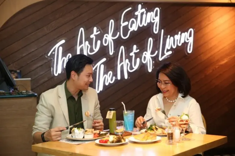 เหล่าเซเลบริตี้ควงคุณแม่สัมผัสมื้อพิเศษ รับเทศกาลวันแม่แห่งชาติ