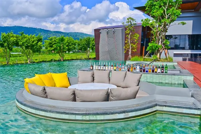 ร่วมฉลองครบรอบวันเกิด 3 ปี โรงแรมดุสิตดีท...