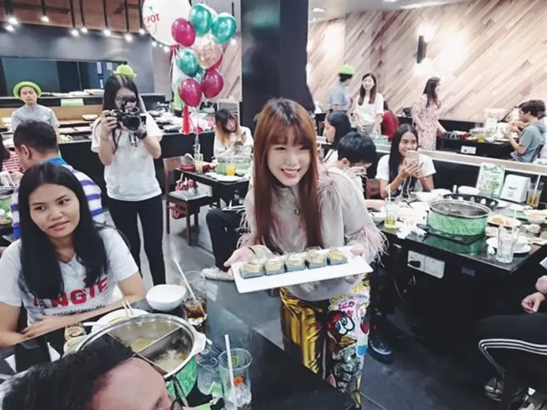 'แองจี้-มิลลี่’ สองสาวจากค่าย 'โมโน มิวสิค’ จัดมีทแอนด์กรี๊ด FC ทั้งอิ่มทั้งฟินถ้วนหน้า