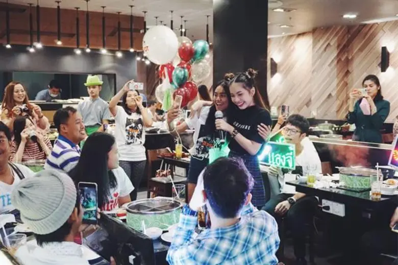 'แองจี้-มิลลี่’ สองสาวจากค่าย 'โมโน มิวสิค’ จัดมีทแอนด์กรี๊ด FC ทั้งอิ่มทั้งฟินถ้วนหน้า