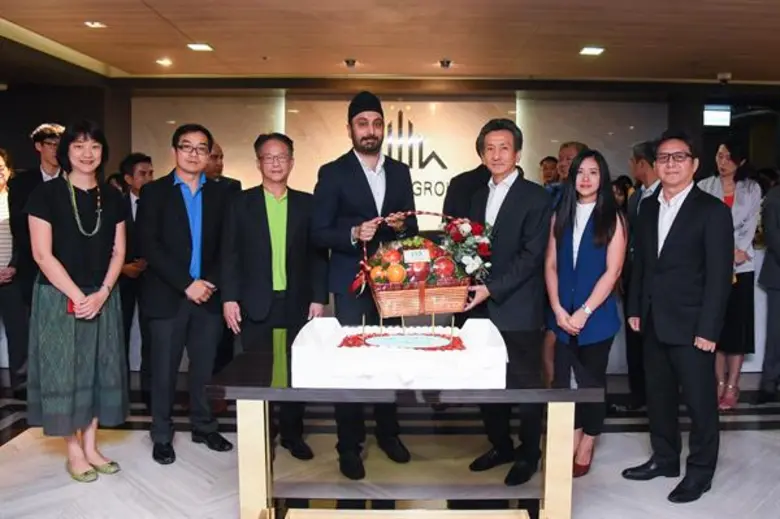 นายธนโชติ รุ่งสิทธิวัฒน์ (ที่ 4 จากซ้าย) ...