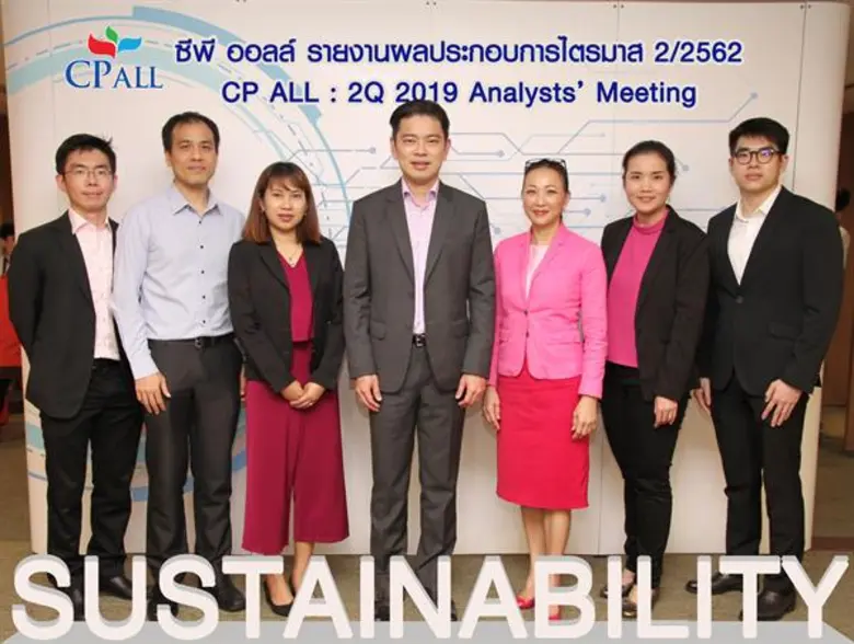 นายเกรียงชัย บุญโพธิ์อภิชาติ (กลาง) รองกร...